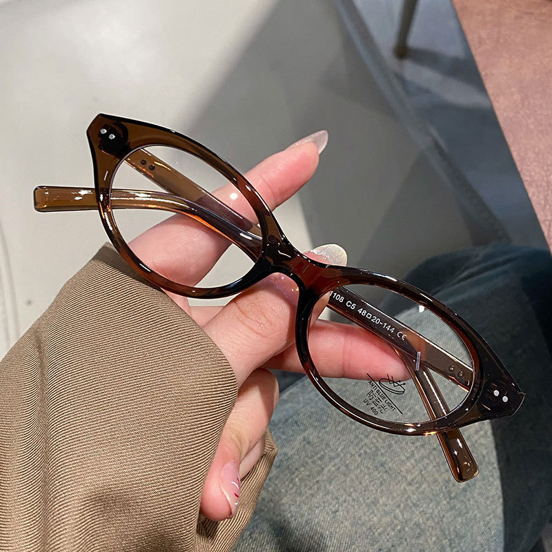 نظارات نسائية بتصميم عين القطة - مراجعة Art Craft Glasses وسعره