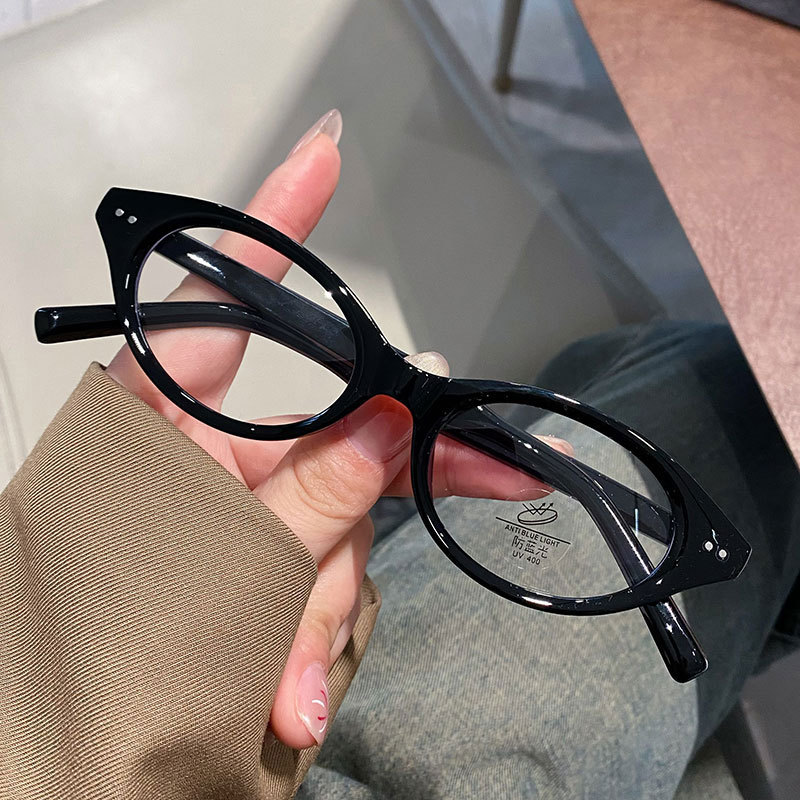 نظارات نسائية بتصميم عين القطة - مراجعة Art Craft Glasses وسعره