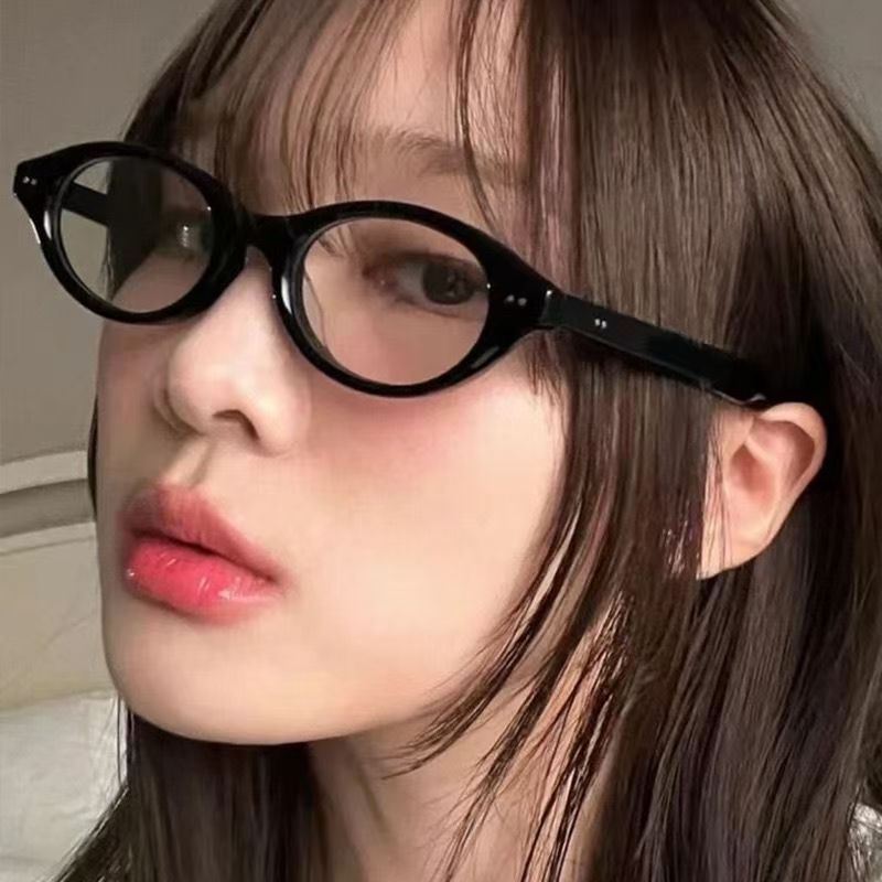 نظارات نسائية بتصميم عين القطة - مراجعة Art Craft Glasses وسعره
